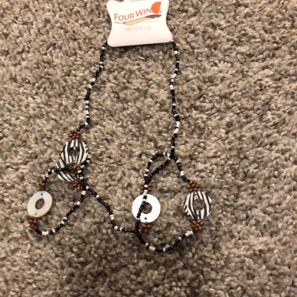 Shell Beaded Necklace - Picture 3 of 3